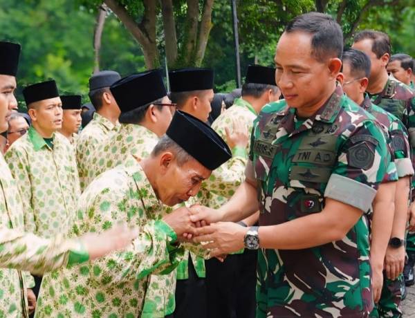 Panglima TNI Berangkatkan Umroh Ratusan Prajurit dan ASN TNI