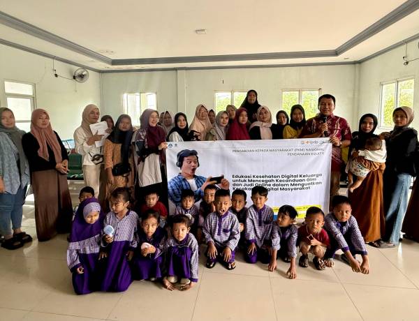 Menjaga Anak dari Jerat Layar: UT Bekali Orang Tua Leuwikaret dengan Digital Parenting