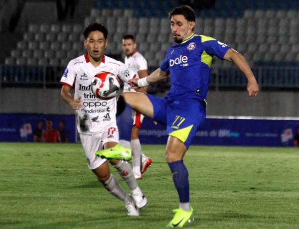 BRI Super League: Arema FC Permalukan Persita 1-0 di Banten International Stadium