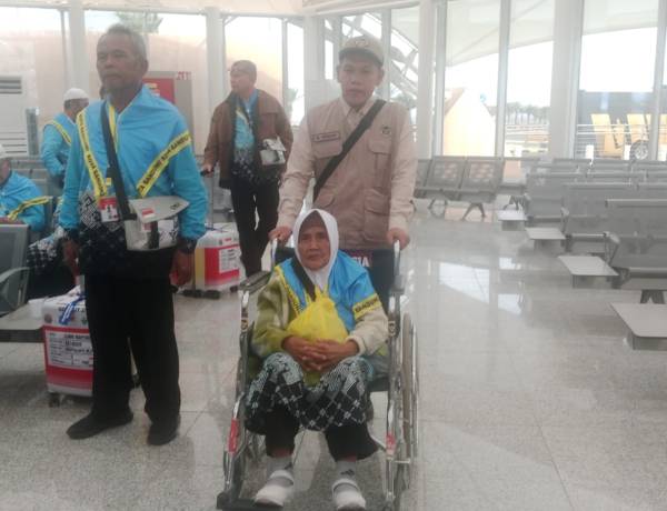 Penjual Ikan Asin Asal Bandung Naik Haji