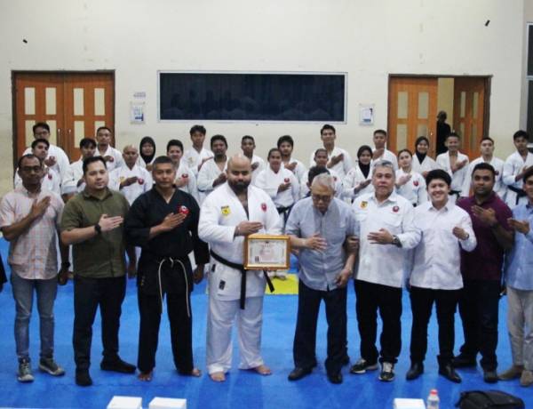 Inkado Teguhkan Nilai Kehormatan, Penyematan Sabuk Hitam 'Sensei Jay Aryaputra Singgih'  Warnai Latihan Bersama di GOR Benhil