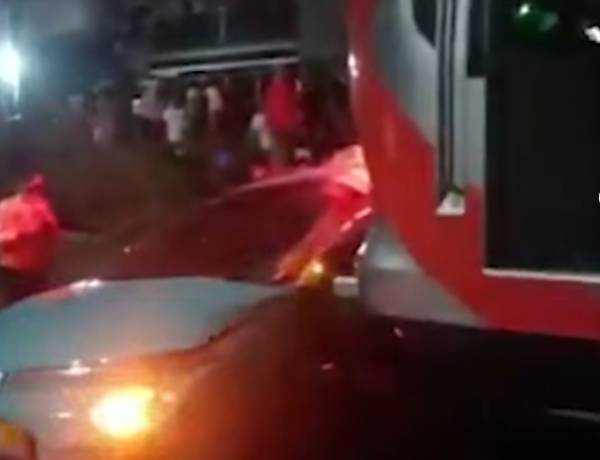 Taksi Terobos Perlintasan Diduga Pemicu KA Argo Bromo Tabrak KRL 