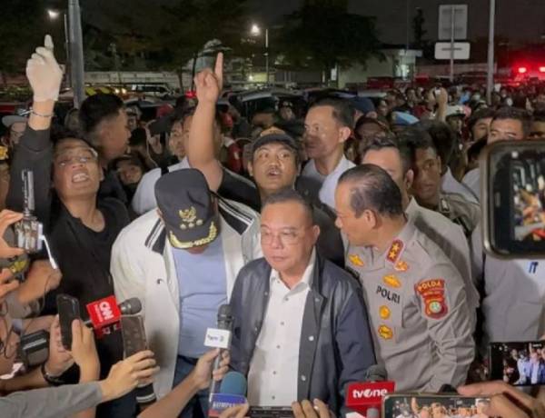 Wakil Ketua DPR RI Sufmi Dasco Tinjau ke Lokasi Kecelakaan KA di Bekasi Timur