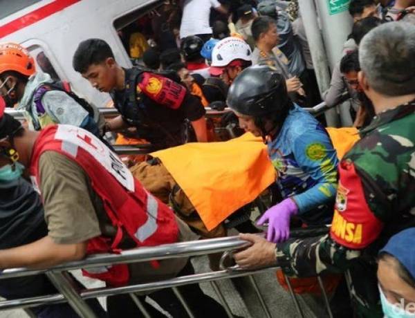 Gangguan Perjalanan KA di Bekasi Timur, KAI Lakukan Evakuasi