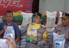 Polda Riau Gerebek Distributor Beras Oplosan di Pekanbaru!