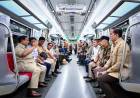 Prabowo Tinjau Langsung Pelayanan Transportasi Publik Naik KRL dari Manggarai ke Tanah Abang